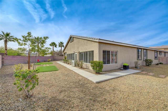 676 Suguaro Bluffs Street, Henderson, NV 89014