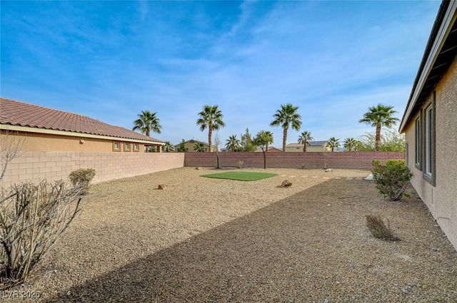 676 Suguaro Bluffs Street, Henderson, NV 89014