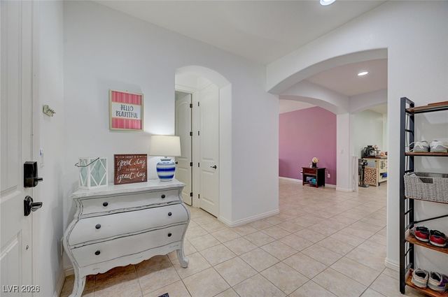 676 Suguaro Bluffs Street, Henderson, NV 89014