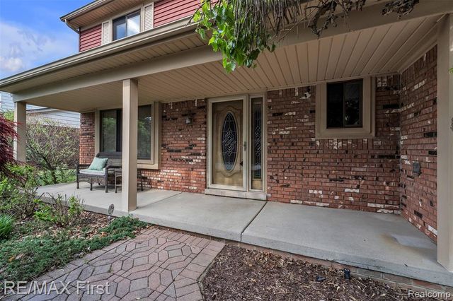 39083 Eastridge Drive, Clinton Township, MI 48038