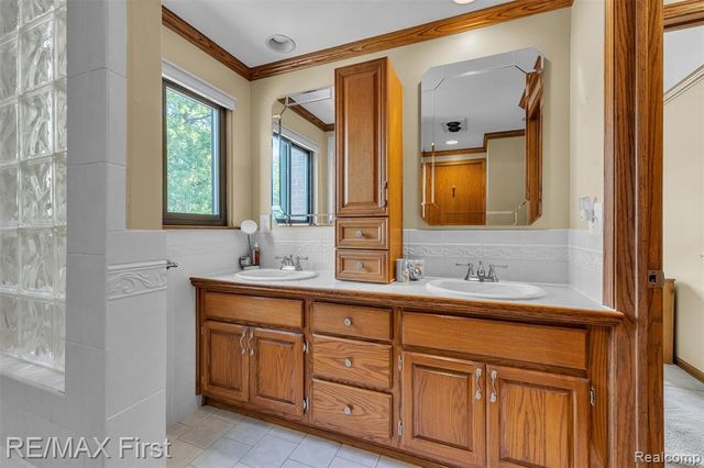 39083 Eastridge Drive, Clinton Township, MI 48038