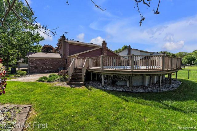 39083 Eastridge Drive, Clinton Township, MI 48038