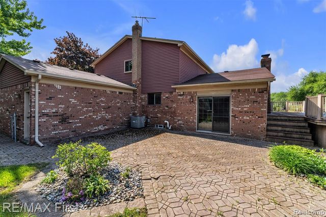 39083 Eastridge Drive, Clinton Township, MI 48038