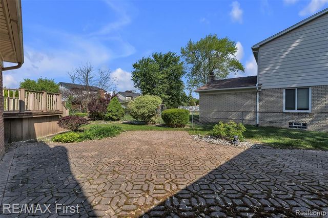 39083 Eastridge Drive, Clinton Township, MI 48038