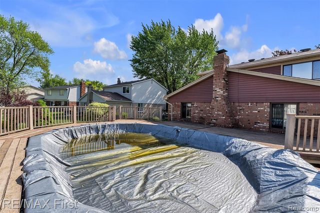 39083 Eastridge Drive, Clinton Township, MI 48038