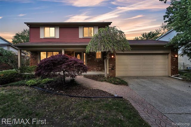 39083 Eastridge Drive, Clinton Township, MI 48038