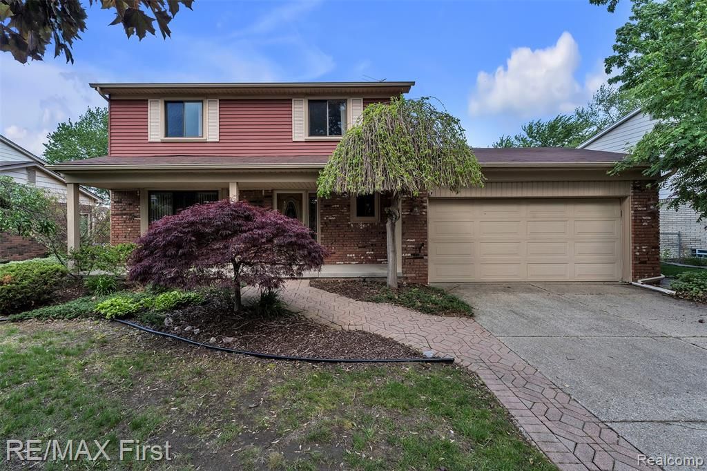 39083 Eastridge Drive, Clinton Township, MI 48038