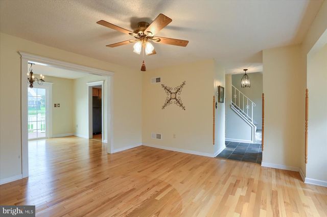 103 WINSTON DR, York, PA 17408