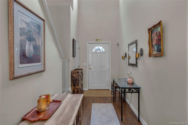 32 Scarborough Drive, Smithtown, NY 11787