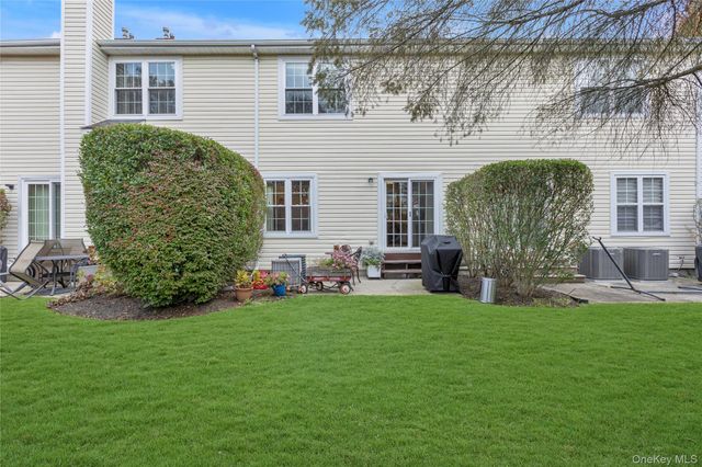 32 Scarborough Drive, Smithtown, NY 11787