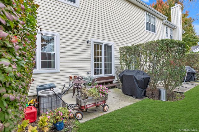 32 Scarborough Drive, Smithtown, NY 11787