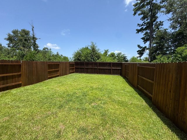 945 Pertuso Lane, Huffman, TX 77336