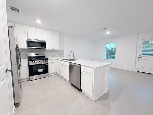 945 Pertuso Lane, Huffman, TX 77336