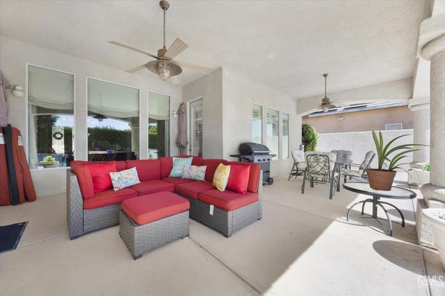 1910 Three Bridges Way, Bakersfield, CA 93311