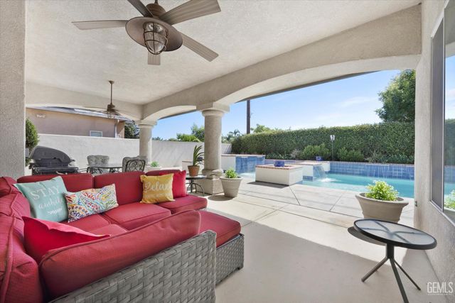 1910 Three Bridges Way, Bakersfield, CA 93311