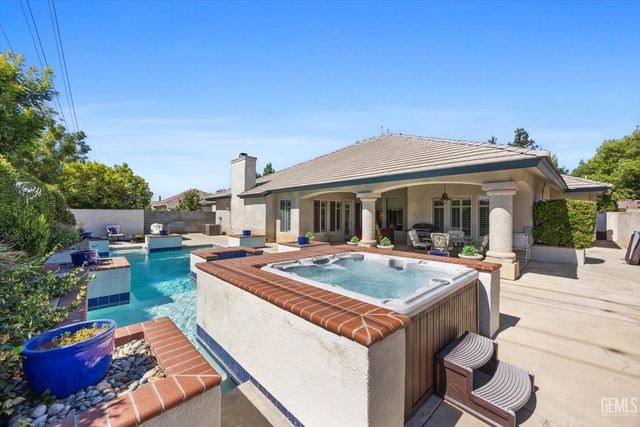 1910 Three Bridges Way, Bakersfield, CA 93311