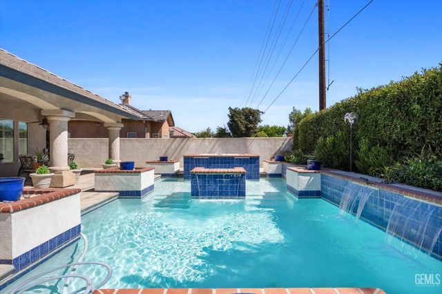 1910 Three Bridges Way, Bakersfield, CA 93311