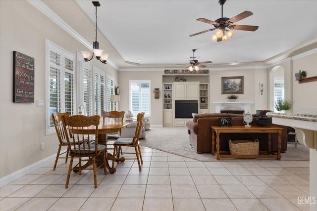 1910 Three Bridges Way, Bakersfield, CA 93311