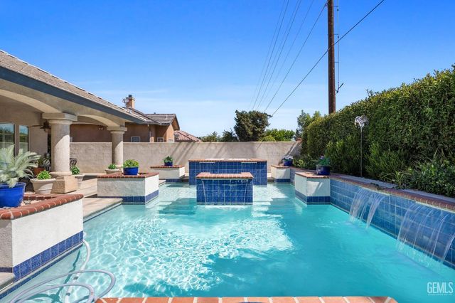 1910 Three Bridges Way, Bakersfield, CA 93311