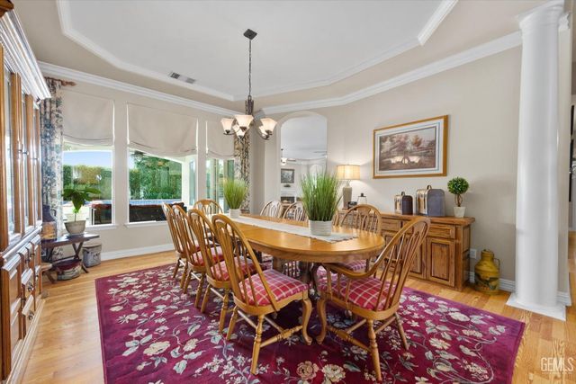 1910 Three Bridges Way, Bakersfield, CA 93311