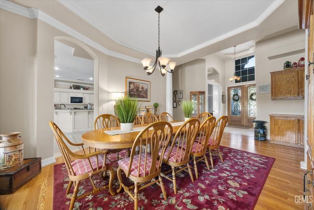 1910 Three Bridges Way, Bakersfield, CA 93311