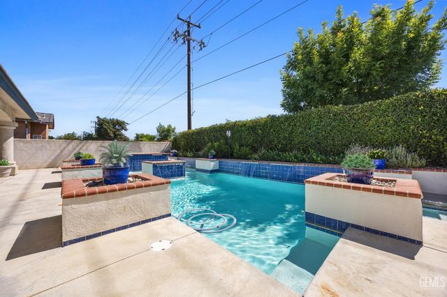 1910 Three Bridges Way, Bakersfield, CA 93311