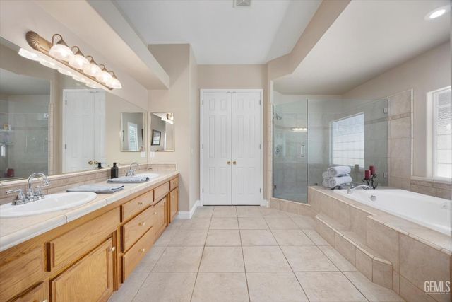 1910 Three Bridges Way, Bakersfield, CA 93311