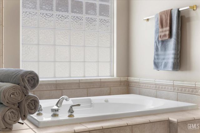 1910 Three Bridges Way, Bakersfield, CA 93311