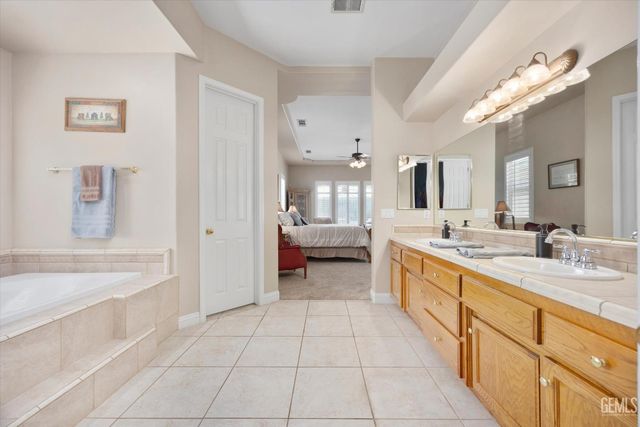 1910 Three Bridges Way, Bakersfield, CA 93311