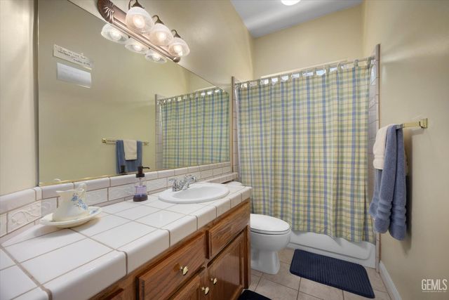 1910 Three Bridges Way, Bakersfield, CA 93311