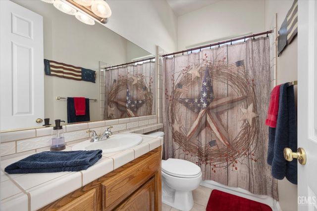 1910 Three Bridges Way, Bakersfield, CA 93311