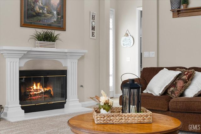 1910 Three Bridges Way, Bakersfield, CA 93311