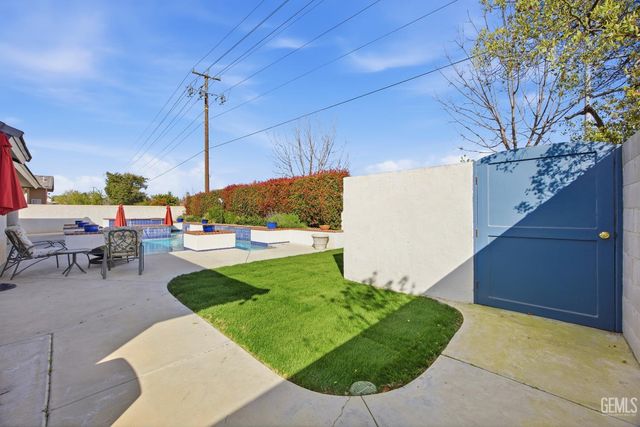 1910 Three Bridges Way, Bakersfield, CA 93311