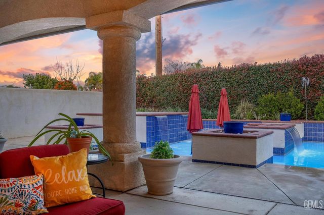 1910 Three Bridges Way, Bakersfield, CA 93311