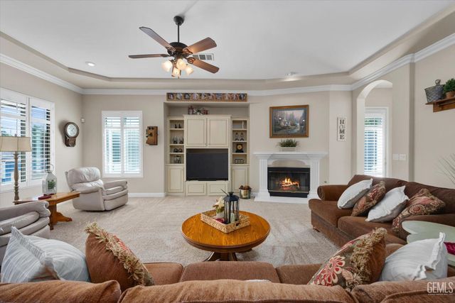 1910 Three Bridges Way, Bakersfield, CA 93311