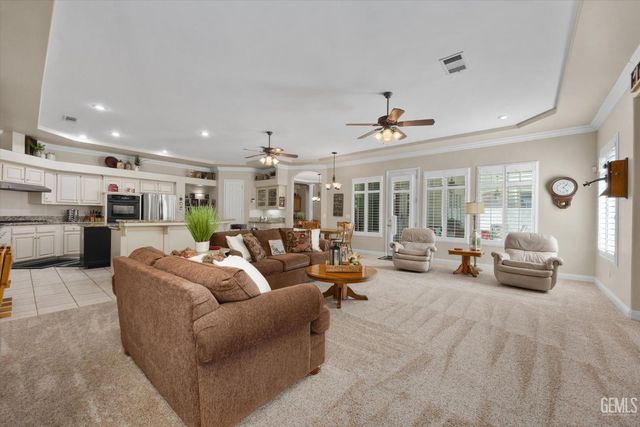 1910 Three Bridges Way, Bakersfield, CA 93311