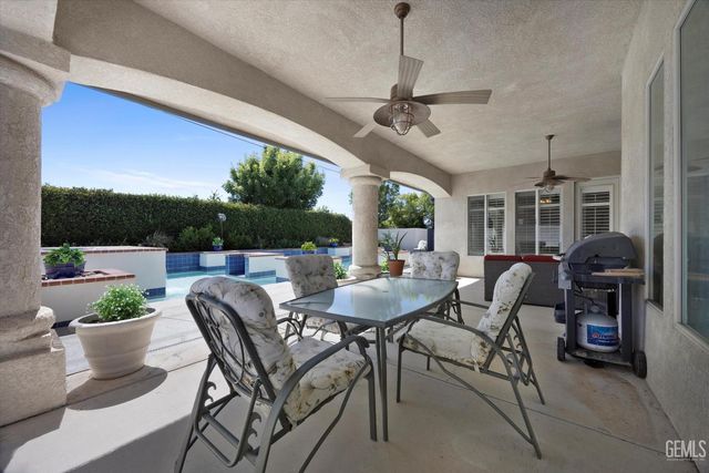 1910 Three Bridges Way, Bakersfield, CA 93311