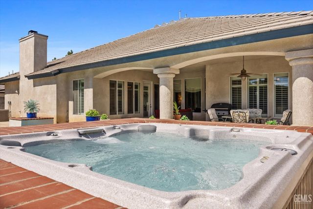 1910 Three Bridges Way, Bakersfield, CA 93311