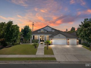 1910 Three Bridges Way, Bakersfield, CA 93311