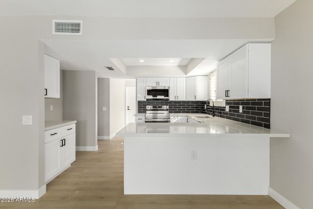 26622 S NEW TOWN Drive, Sun Lakes, AZ 85248