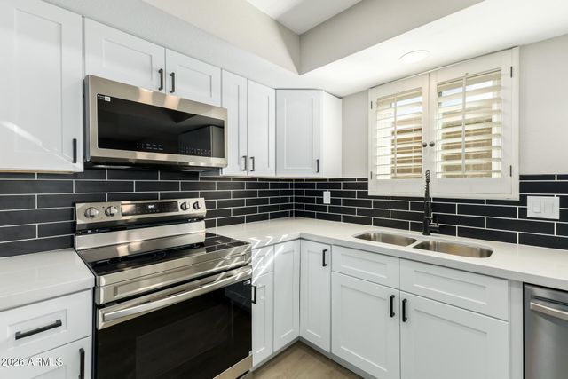 26622 S NEW TOWN Drive, Sun Lakes, AZ 85248