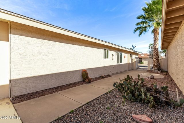26622 S NEW TOWN Drive, Sun Lakes, AZ 85248