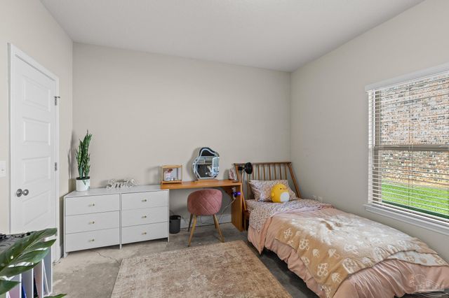 3582 Turquoise Dr, Navarre, FL 32566