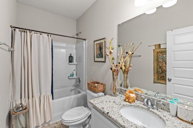 3582 Turquoise Dr, Navarre, FL 32566