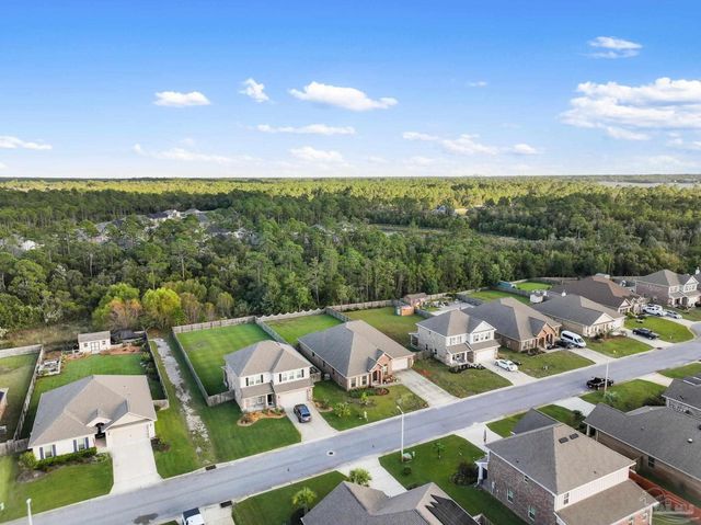 3582 Turquoise Dr, Navarre, FL 32566