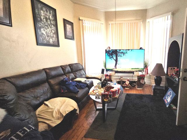 9041 S Burley Avenue, Chicago, IL 60617