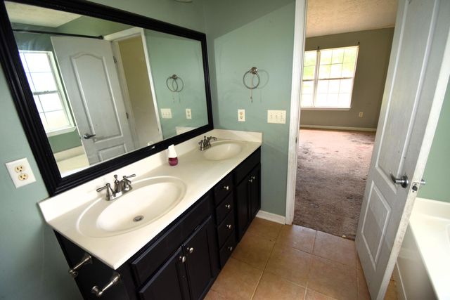 2498 S Lakeview Drive, Crestview, FL 32536
