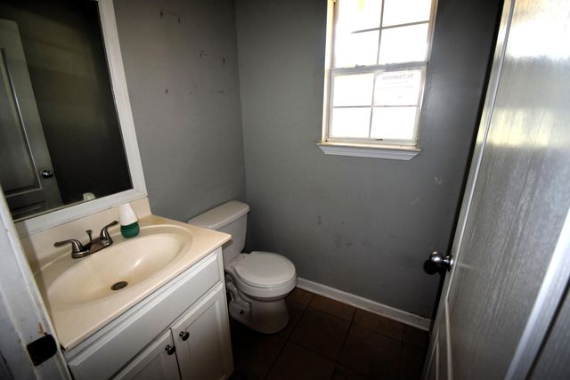 2498 S Lakeview Drive, Crestview, FL 32536