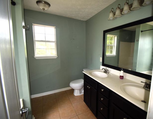 2498 S Lakeview Drive, Crestview, FL 32536