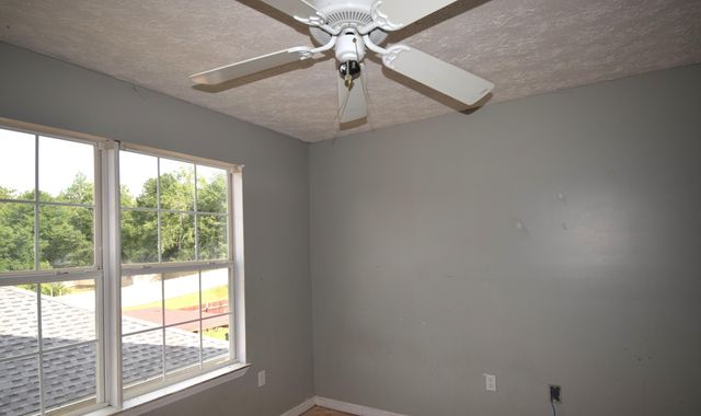 2498 S Lakeview Drive, Crestview, FL 32536